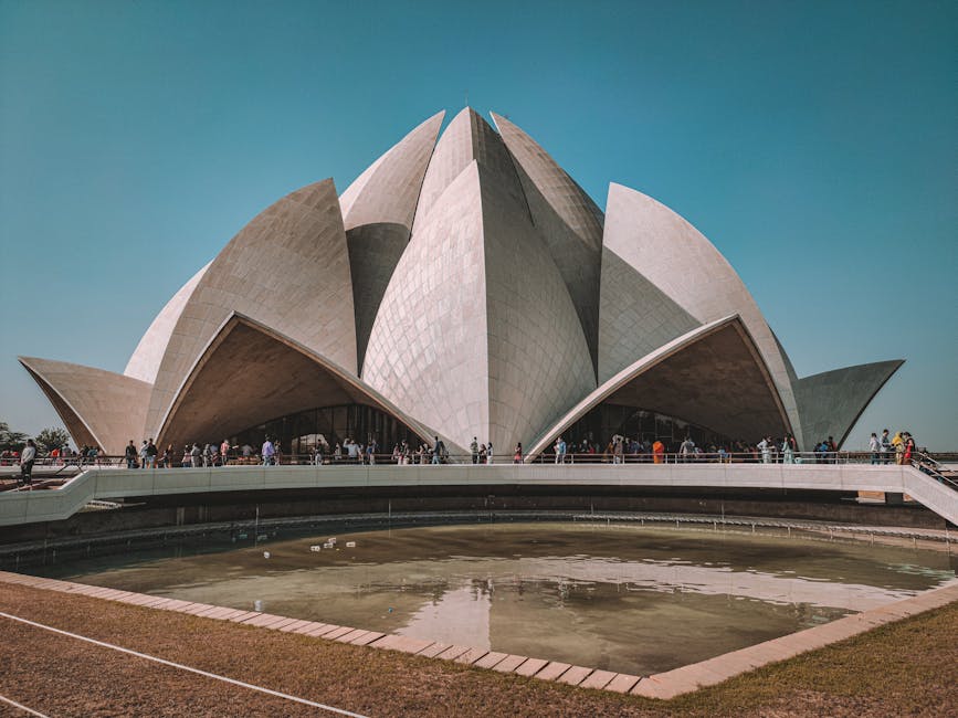 Stunning architecture of the Lotus Temple in New Delhi, India, captured on a clear day.