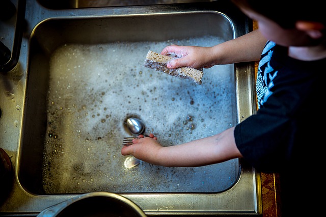 How to keep on top of house jobs when working full time and having children